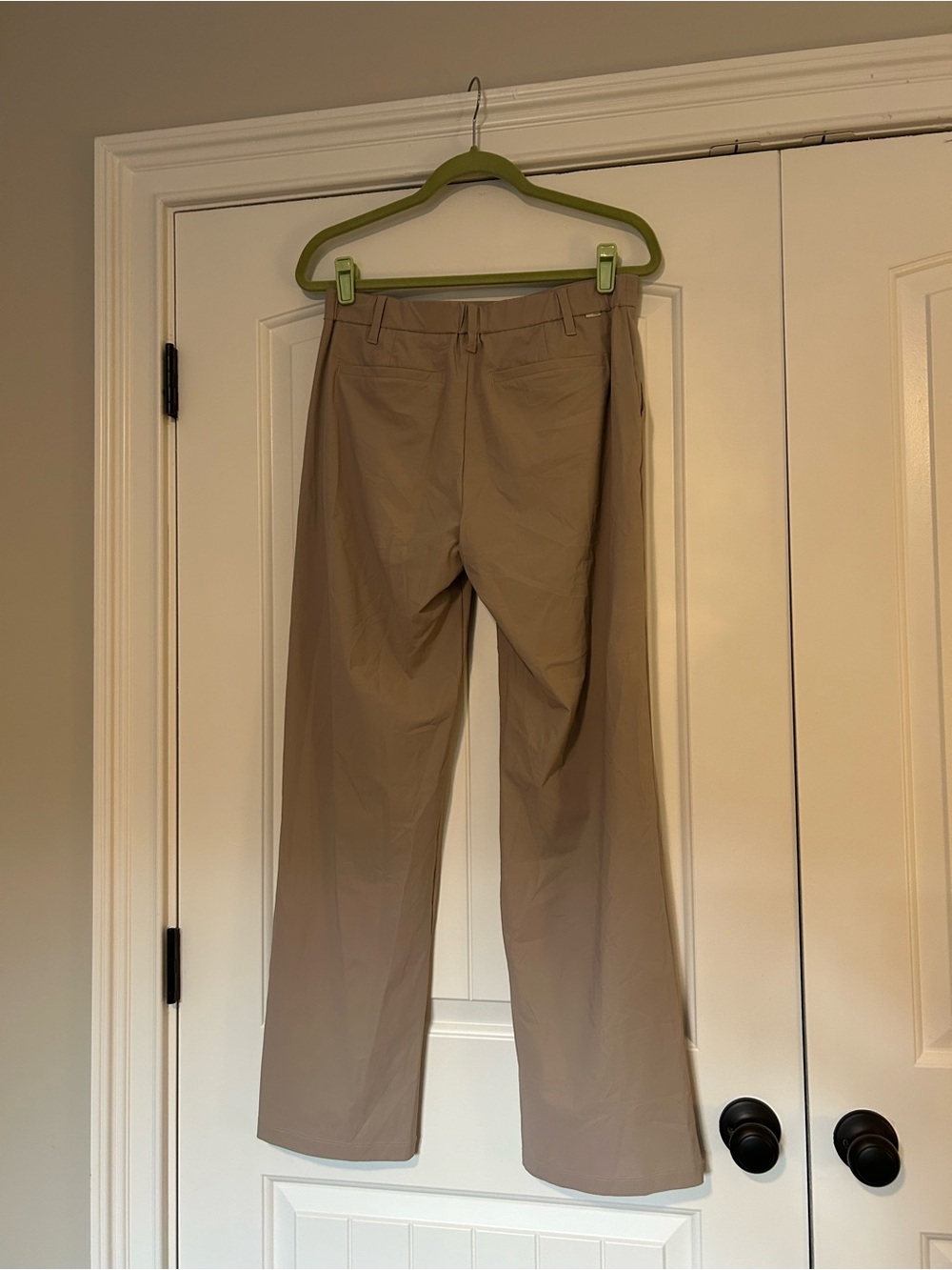 Vuori Miles Straight Leg Trouser in Willow Gray Medium - Picture 4 of 7